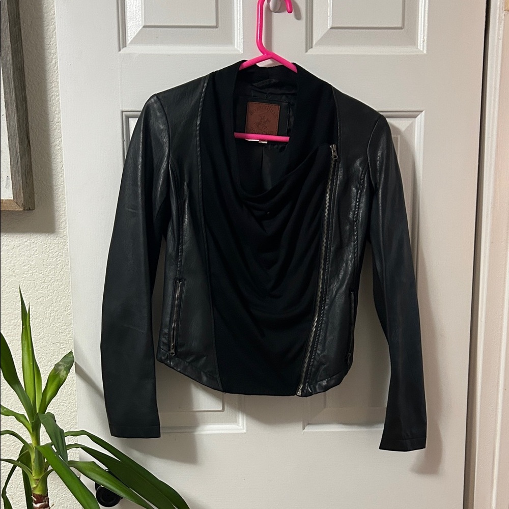 Beverly Hills Polo Club Black Leather Jacket with Elegant Drape